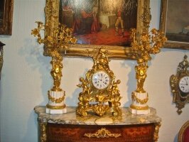 102. Антикварные Часы и два подсвечника. 19 век. Цена 18000 евро