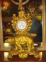 94. Антикварные позолоченные Каминные часы. 19 век. 45x22x74 см. Цена 8000 евро