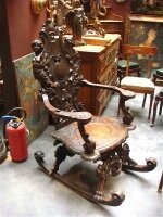 10. Кресло-качалка антикварное. 19 век. 127x70x80 см. Цена 3200 евро.