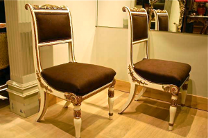 24. Пара антикварных стульев. 1800 год.