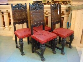 29. Четыре антикварных стула. Около 1850 года. 42x37x113 см.