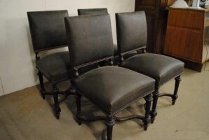 Четыре антикварных стула. 19 век. Дуб, новая кожаная обивка.