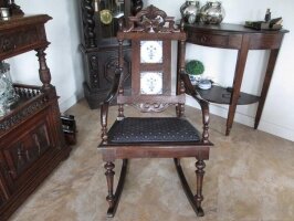 Резное антикварное кресло-качалка. Цена 750 евро