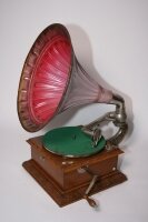 14. Грамофон. (PARLOPHON-46-1). 1920 год. Цена 2000 евро