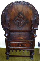 150. Антикварное Кресло-столик. Около 1800 г. Цена 2000 евро.