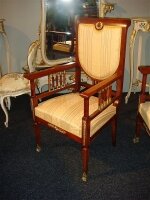 205. Салон - комплект антикварной мебели для гостинной: зеркало, диван, 2 кресла, 4 стула. Около 1900 г. Цена 10000 евро (N4).