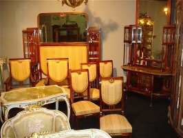 206. Салон - комплект антикварной мебели для гостинной: зеркало, диван, 2 кресла, 4 стула. Около 1900 г. Цена 10000 евро.