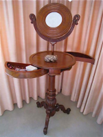 309. Столик с зеркалом. 19 век. Высота 143 см. Цена 1500 евро