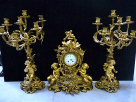 4. Антикварный Каминный гарнитур - каминные часы с канделябрами, бронзовые. 19 век. Цена 11000 евро.