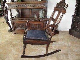 Антикварное резное кресло-качалка. 550 евро