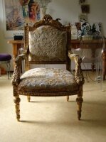 Антикварное резное золоченое кресло. XVIII век.