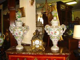 35. Пара антикварных фарфоровых ваз. Германия. Около 1880 года. Высота 84 см. Цена 15000 евро