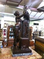 2. Антикварная Бронзовая подписная скульптура. 19 век. Ввысота: 83 см. Цена 5900 евро.