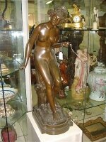 8. Антикварная Бронзовая скульптура. 19 век. Высота: 84 см. Цена 5500 евро.