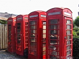 124. Английская настоящая телефонная кабина. Около 1950 г. Цена 5000 евро