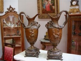 Пара антикварных бронзовых кувшинов. 19 век. Высота 54 см. Цена 3700 евро