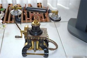 Раритетный телефон Эриксон. Около 1900 г. Цена 1500 евро