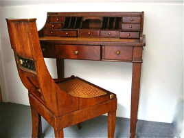 84. Антикварный Письменный столик (бюро) с креслом. Около 1850 г. 94х76х55 см. Цена 2800 евро