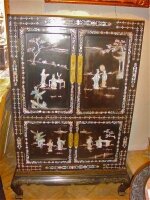 7. Антикарный Китайский шкаф. Около 1930 года. 92x51x192 см. Цена 2000 евро.
