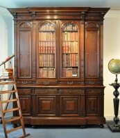 Большой антикварный книжный шкаф. Ренессанс. 1860-1880 гг. 263x208 см. Цена 7800 евро.