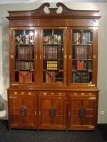 Книжный шкаф. Около 1900 г. 206x53x290 см. Цена 10000 евро