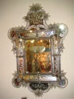 61. Антикварное Венецианское зеркало. Рама из травлённого стекла с гравировкой. Около 1850 года. 148x95 см. Цена 7000 евро.