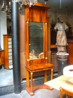 62. Антикварное Зеркало с консолью. 19 век. 83х43х270 см. Цена 5500 евро
