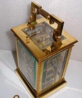 Антикварные дорожные часы-будильник с боем. Корпус - литая бронза, фасированное стекло. 16,5x10x9 см. Цена 1150 евро