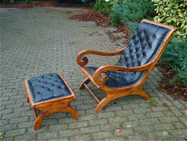 34. Антикварные Кресло и пуфик. Около 1930 года. Цена 1500 евро.