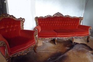 Антикварный Резной диван и кресло. Барокко. Диван 210x110x95 см. Кресло 105x94x90 см.