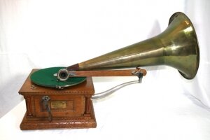 11. Грамофон. Модель-C127. 1910 год.