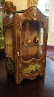Антикварный Кукольный шкафчик. 19 век. Франция. 26x13x11 см. Цена 1600 евро.