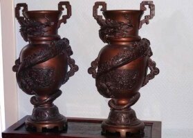 Пара антикварных бронзовых ваз с драконами. 19 век. Период Мейдзи. 52x28 см